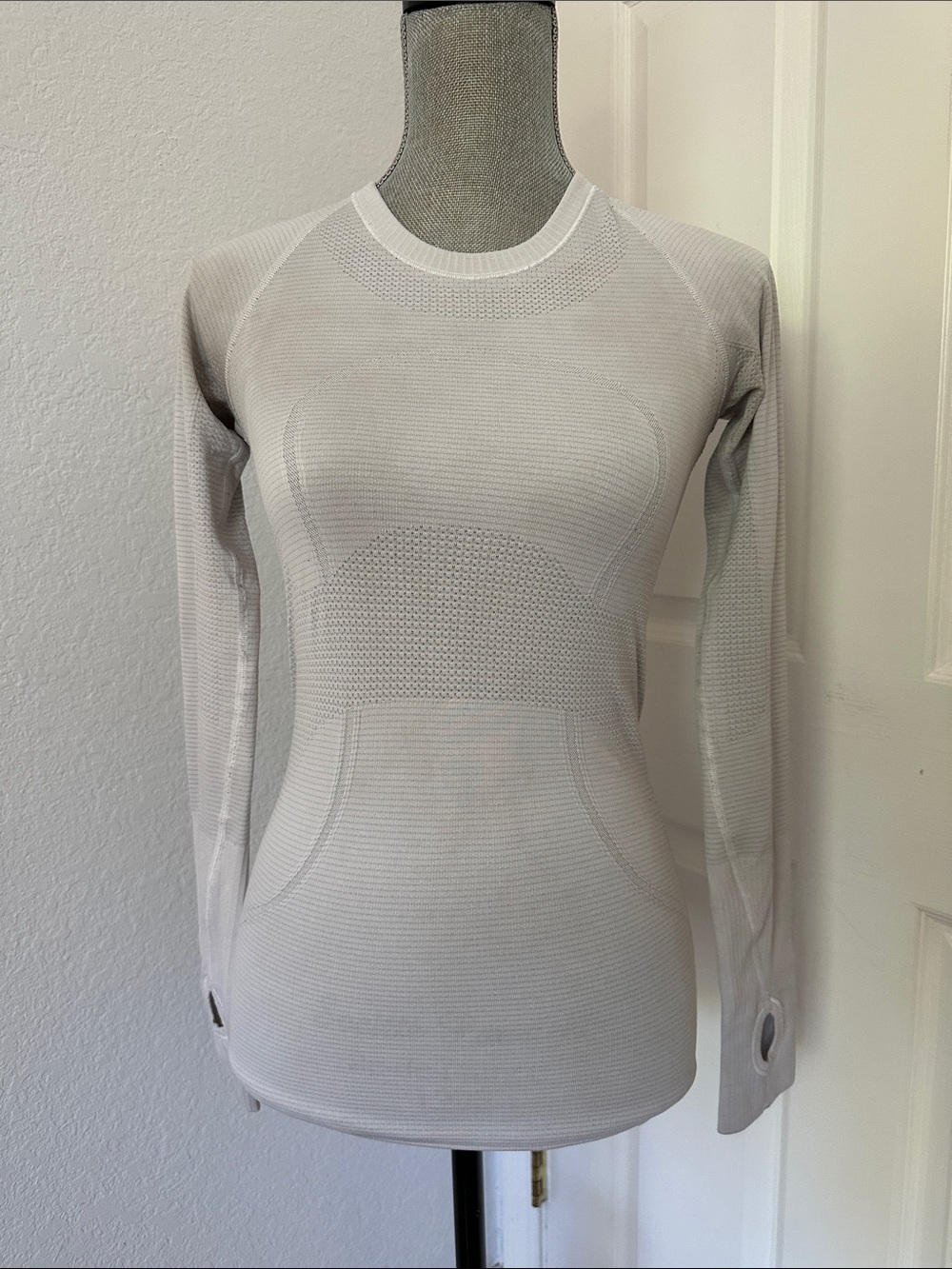 Lululemon vintage Swiftly Tech long sleeve white size 4/6